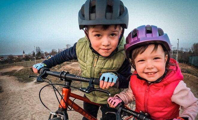 4 Schritte: Wie wählt man einen Kinderfahrradhelm aus?