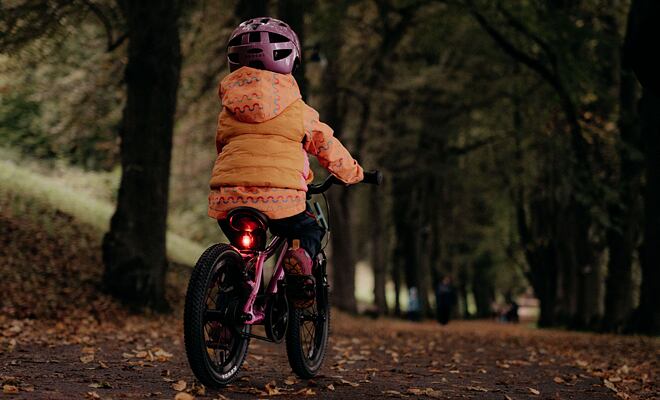 Lichter und Reflektoren: Wie ihr ein Kinderfahrrad richtig und sicher ausrüstet